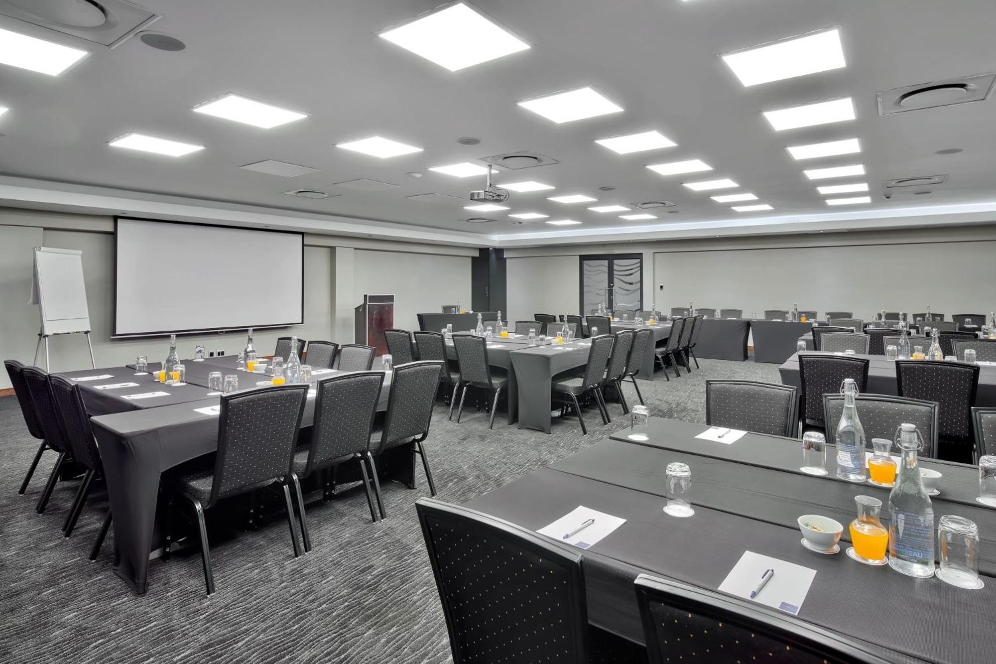 Protea Hotel By Marriott Pretoria Hatfield Экстерьер фото