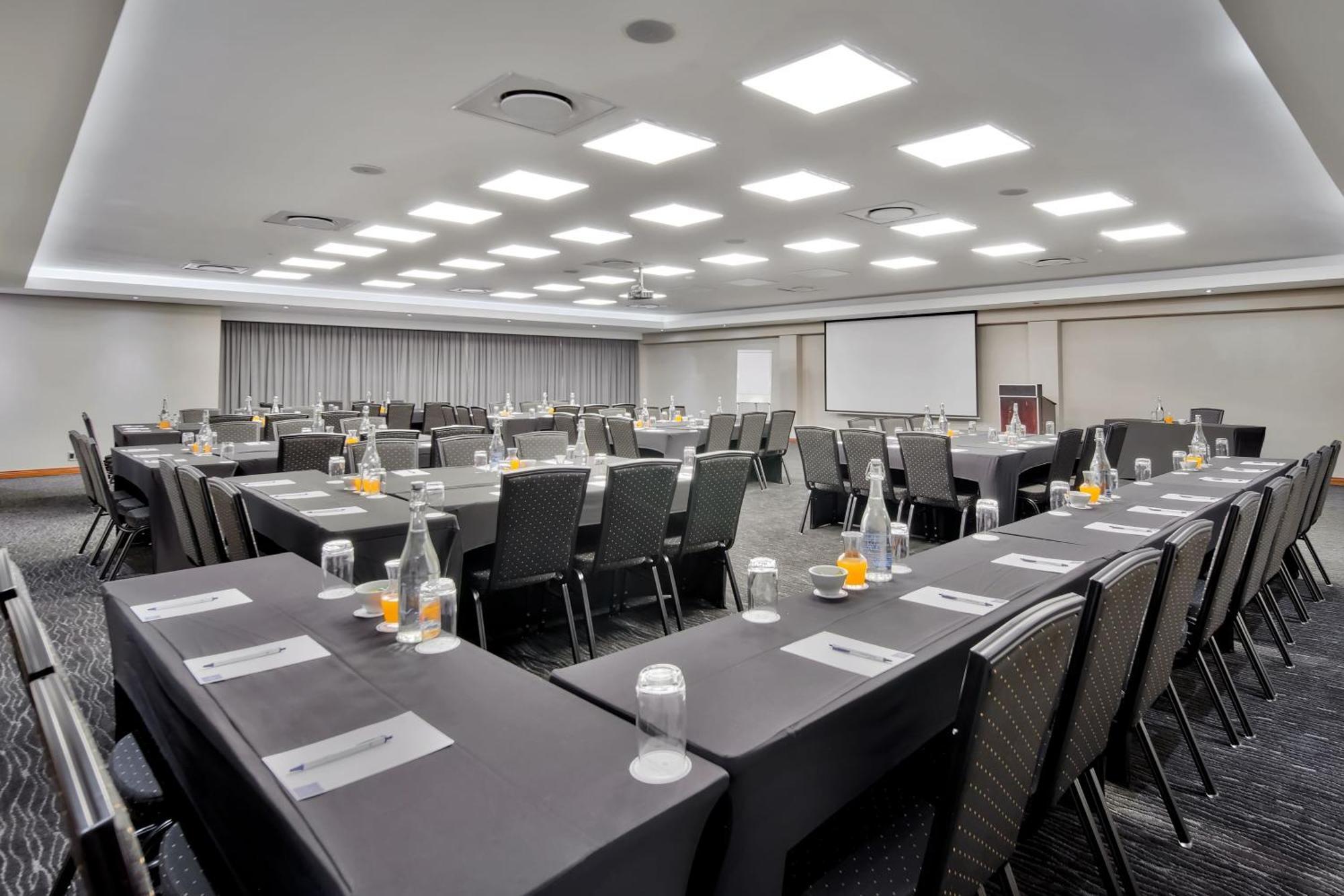 Protea Hotel By Marriott Pretoria Hatfield Экстерьер фото