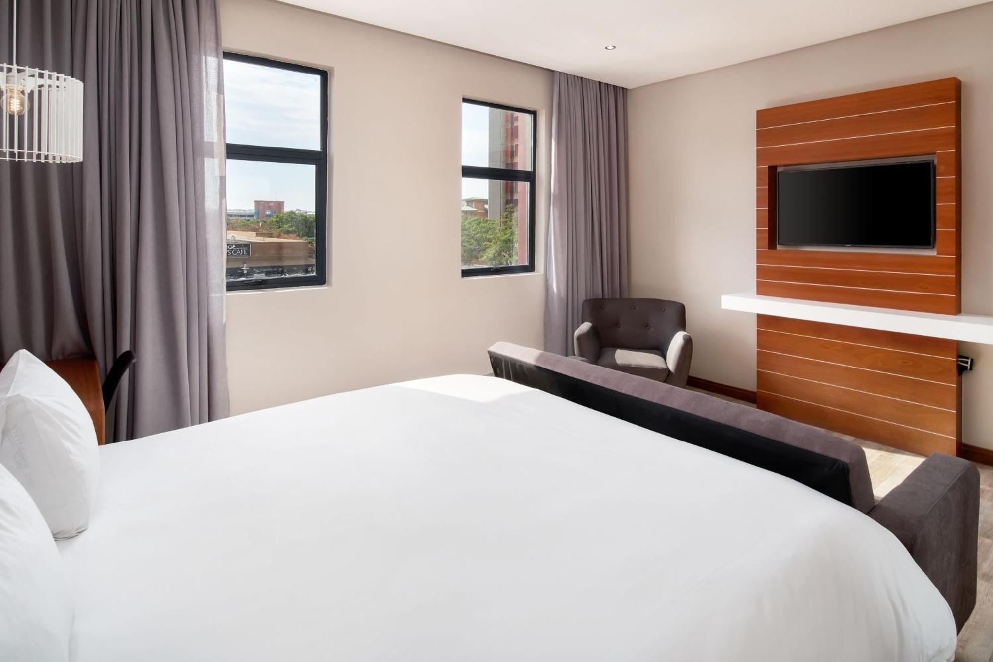 Protea Hotel By Marriott Pretoria Hatfield Номер фото