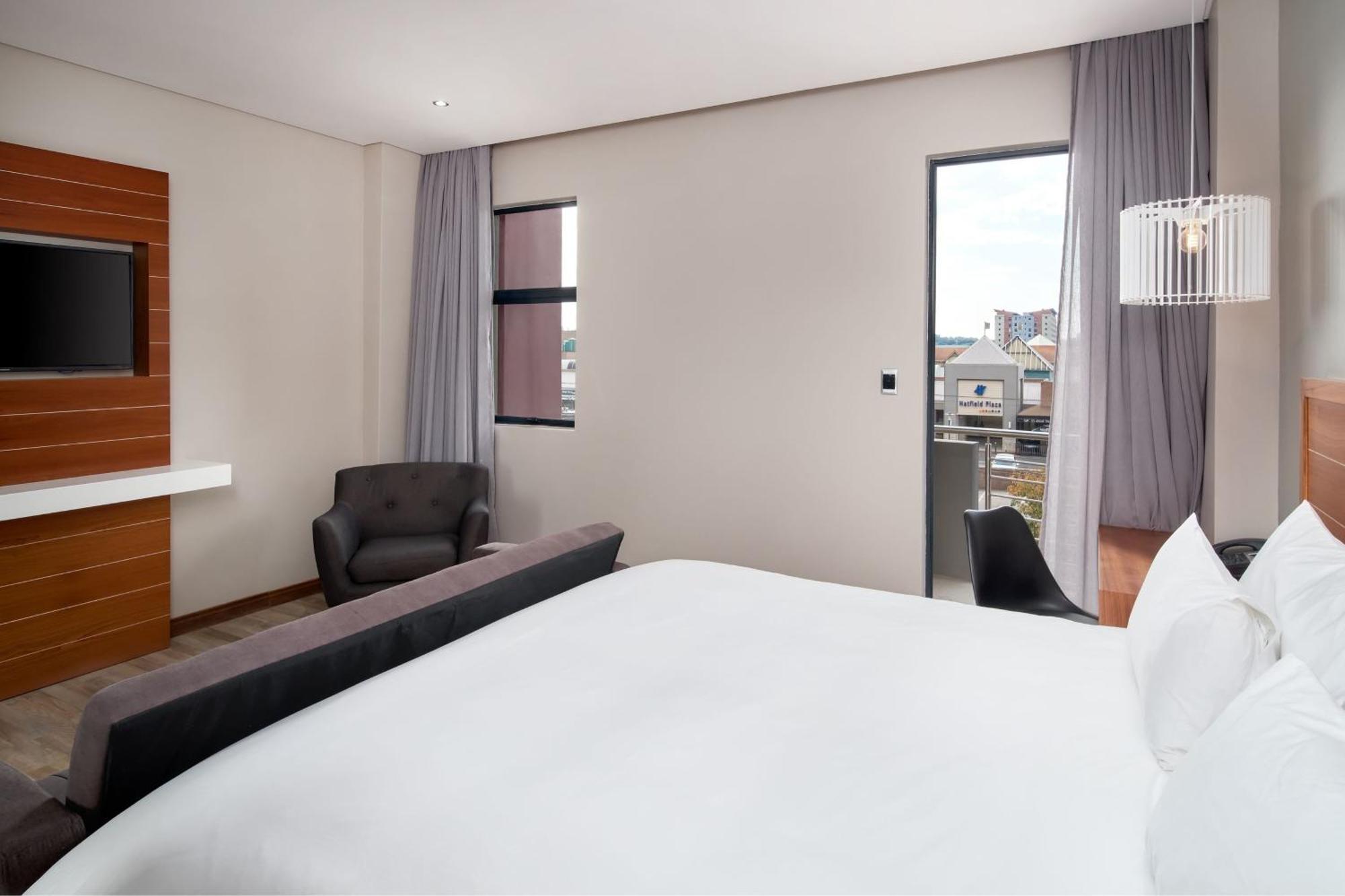 Protea Hotel By Marriott Pretoria Hatfield Номер фото