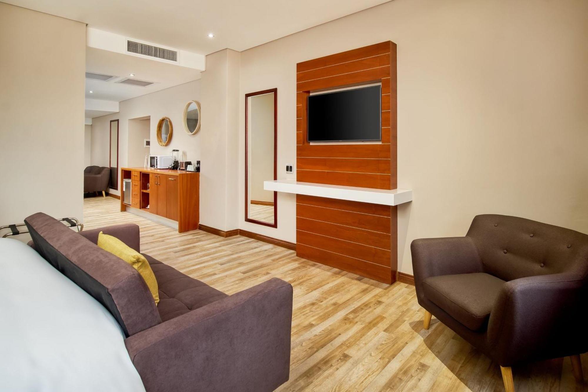 Protea Hotel By Marriott Pretoria Hatfield Экстерьер фото