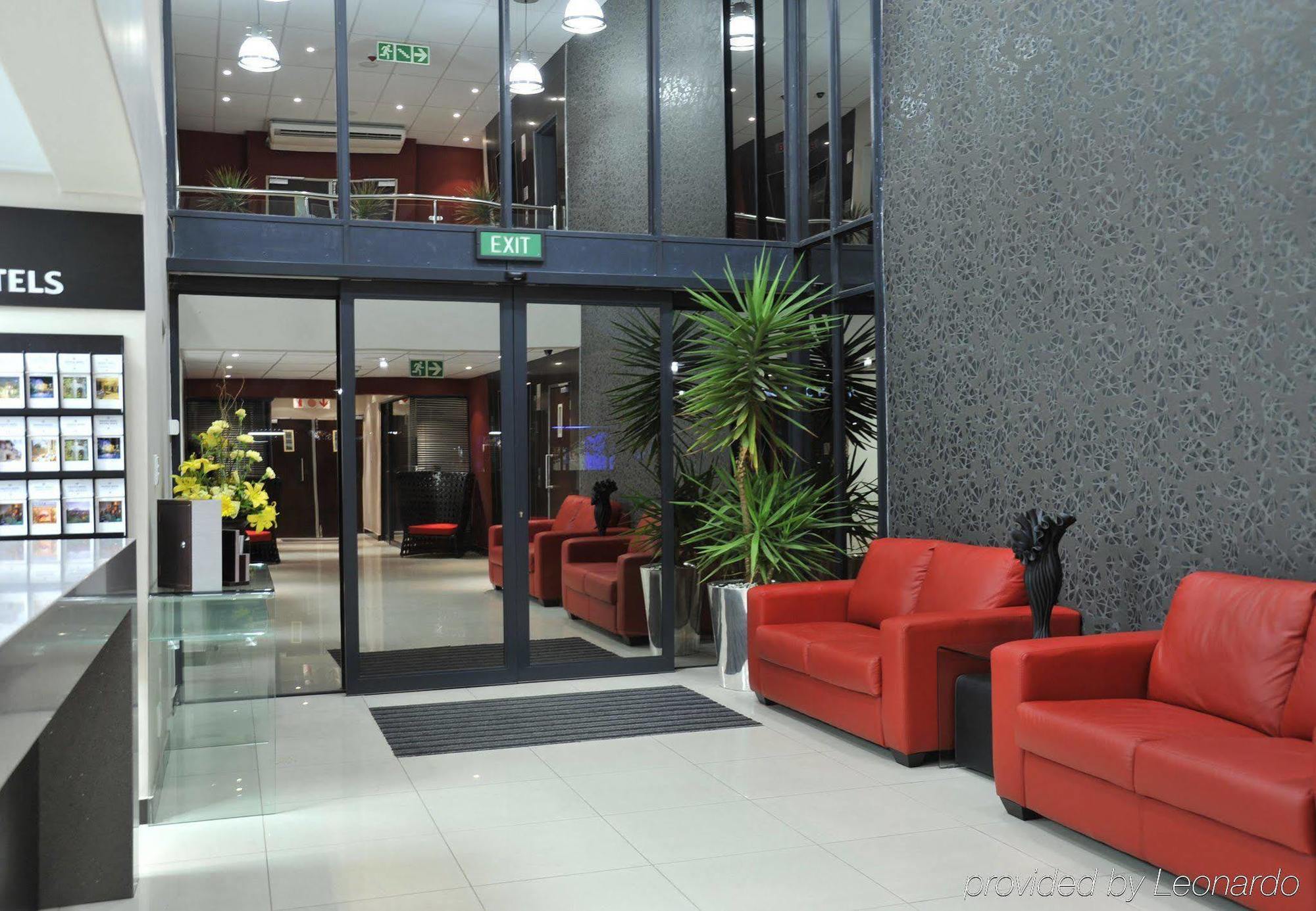 Protea Hotel By Marriott Pretoria Hatfield Экстерьер фото
