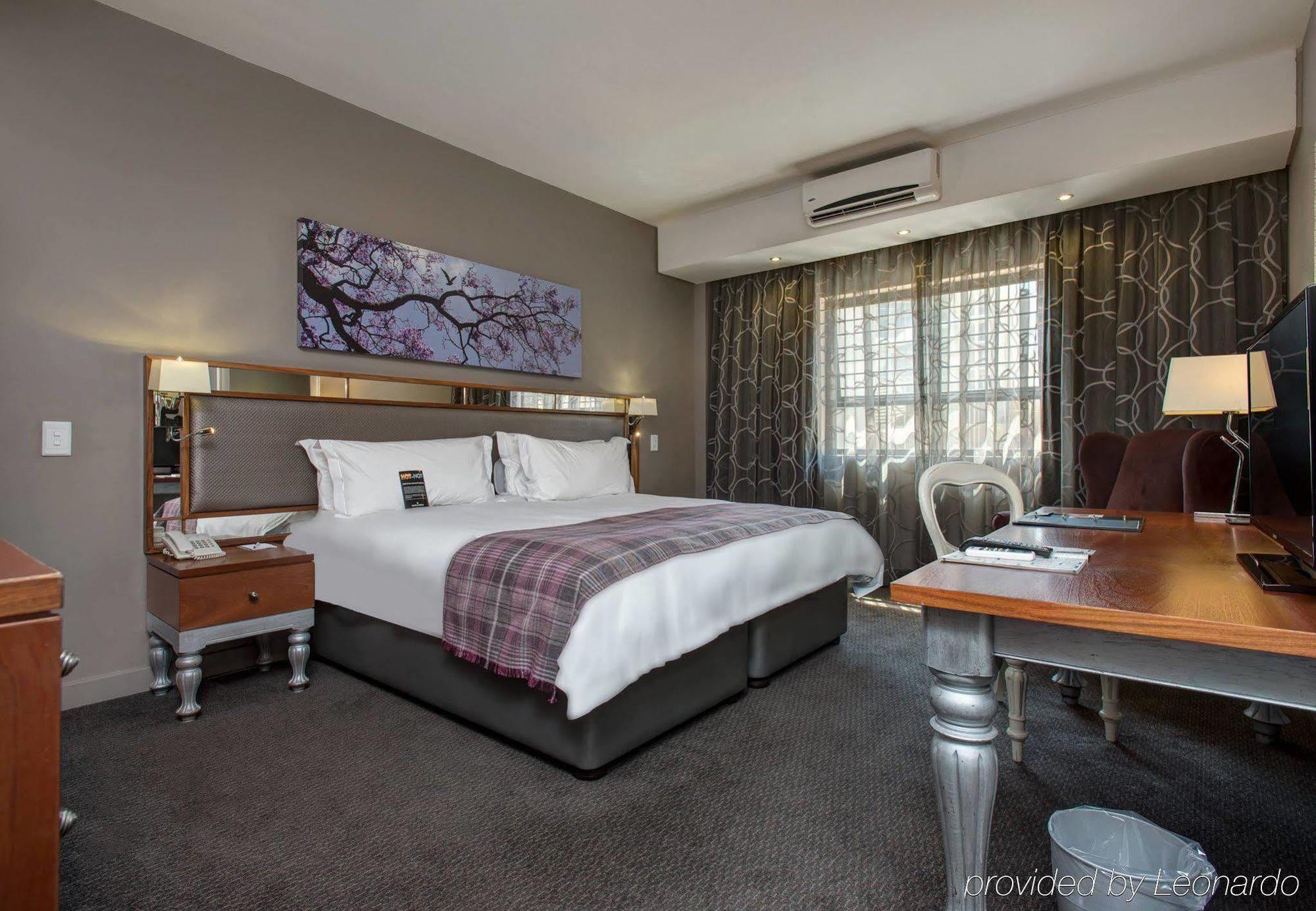 Protea Hotel By Marriott Pretoria Hatfield Экстерьер фото