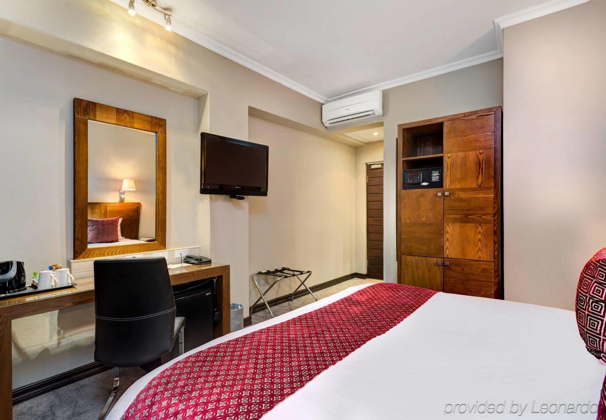 Protea Hotel By Marriott Pretoria Hatfield Экстерьер фото