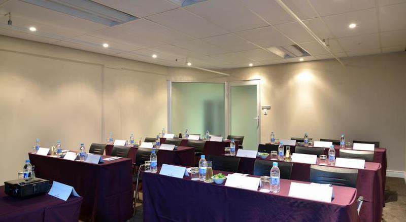 Protea Hotel By Marriott Pretoria Hatfield Экстерьер фото