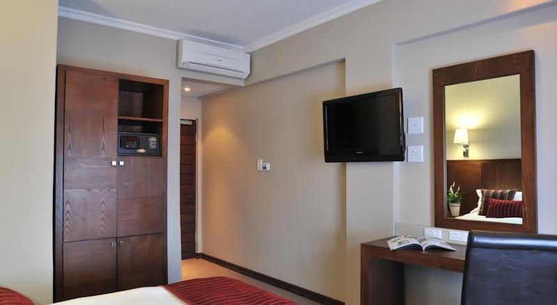 Protea Hotel By Marriott Pretoria Hatfield Экстерьер фото
