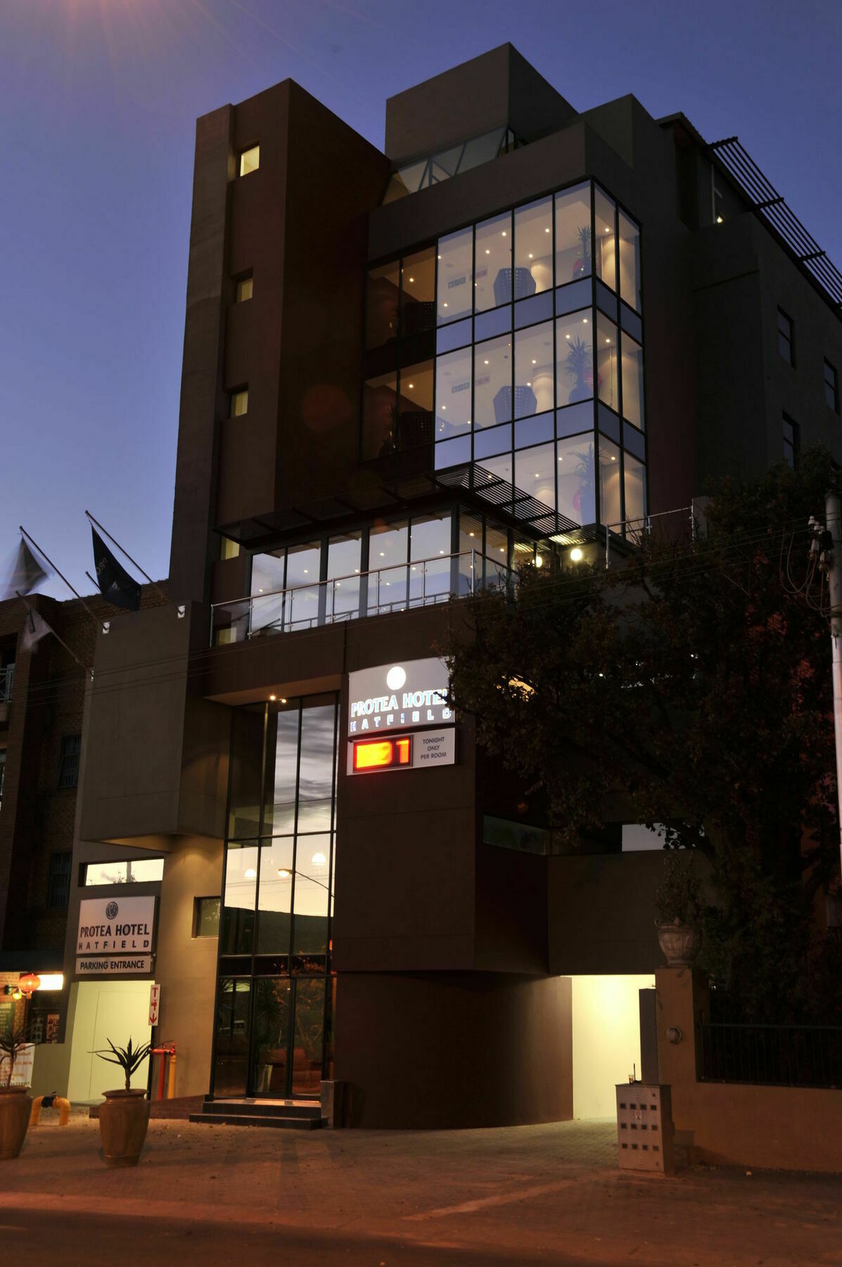 Protea Hotel By Marriott Pretoria Hatfield Экстерьер фото