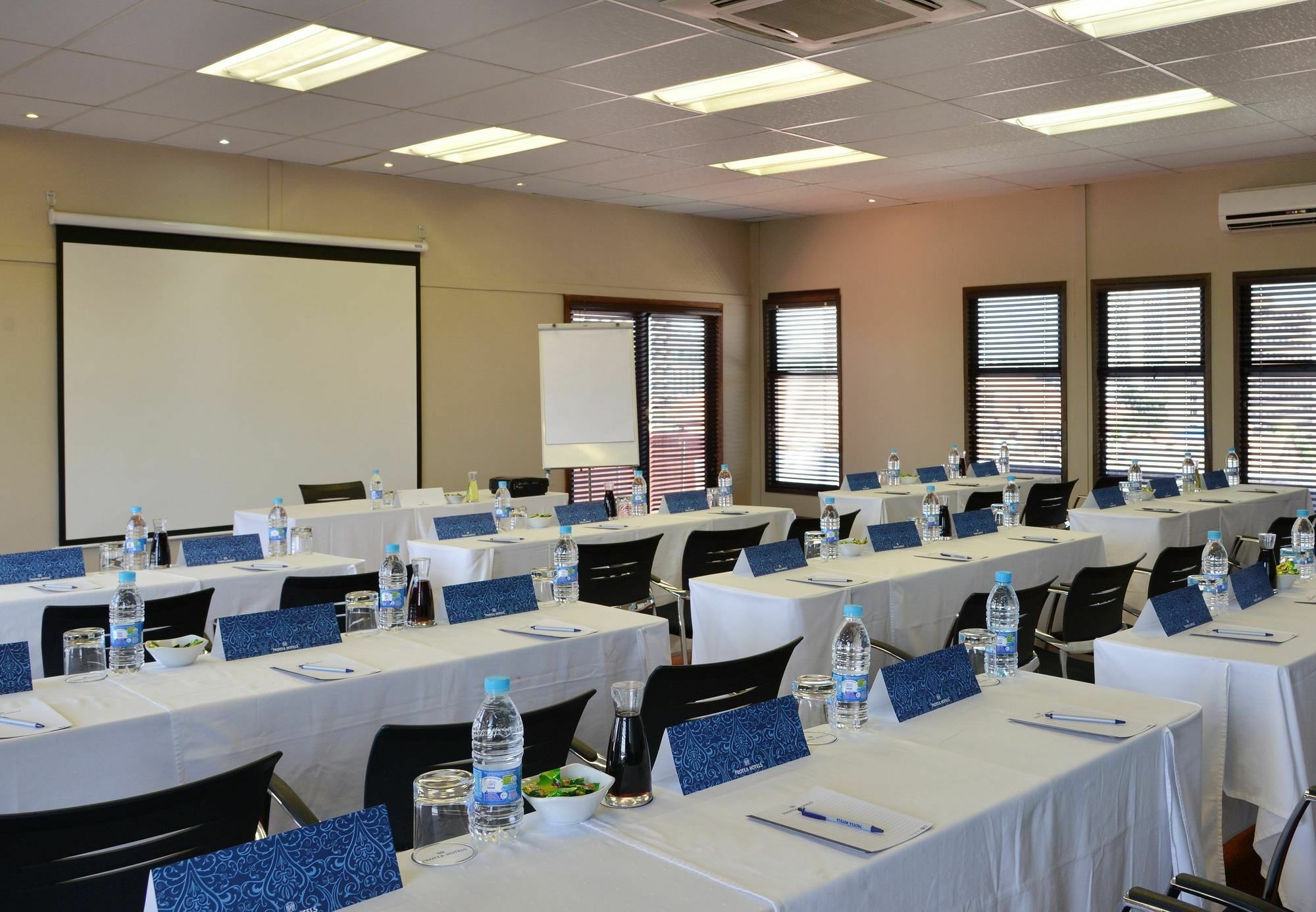 Protea Hotel By Marriott Pretoria Hatfield Экстерьер фото