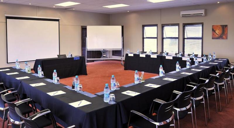 Protea Hotel By Marriott Pretoria Hatfield Экстерьер фото
